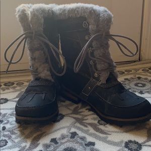Size 6 Cute, Cozy and Comfy winter boots